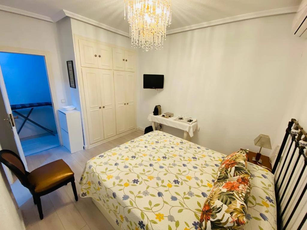 Pension Antonio Guesthouse Alicante Bagian luar foto